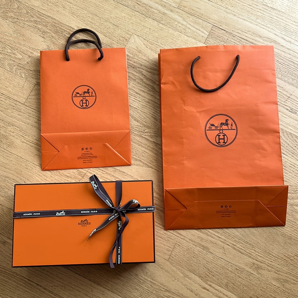 Hermes gift box with ribbon and 2 gift bags. Very nice condition. Almost perfect